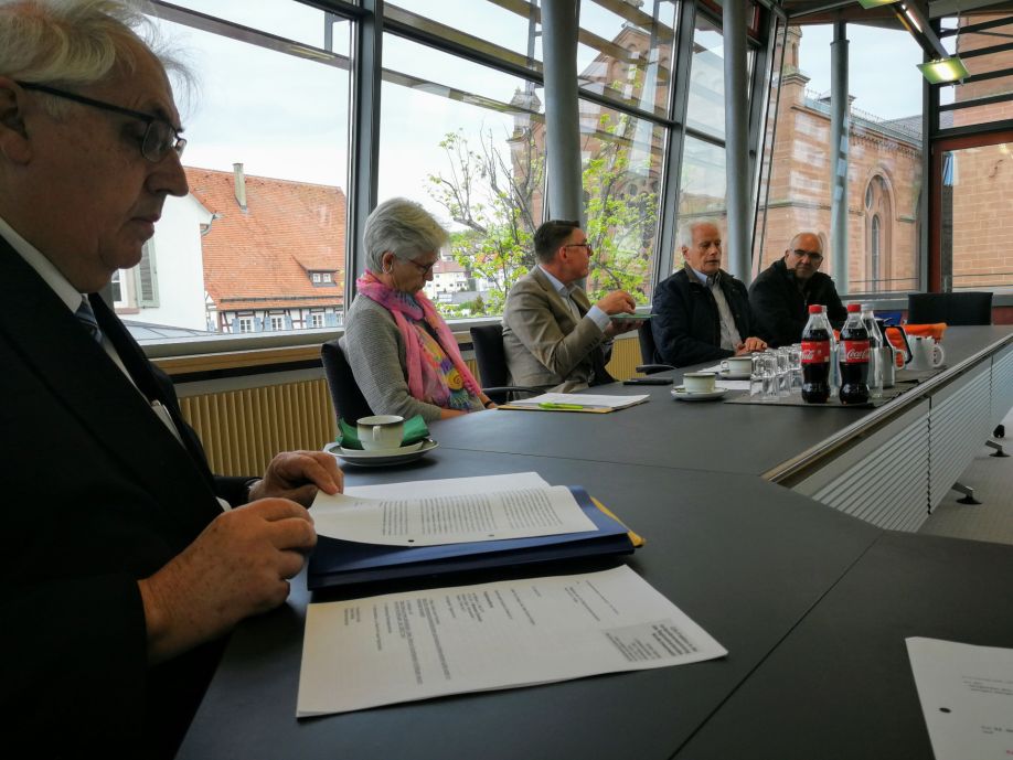 Bei der Fraktionssitzung in Wimsheim: Von links Kurt Ebel (Remchingen), die Pforzheimer Regionalräte Anneliese Graf und Carsten von Zepelin sowie die Knittlinger CDU-Stadträte Hans Krauß und Bruno Wilhelm.