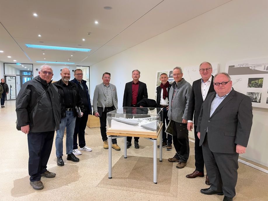 Foto: Im Nationalparkzentrum: Thomas Waldenspuhl (Dritter von rechts) mit den CDU-Regionalräten Fraktionsvorsitzender Günter Bächle (Mühlacker), Oberbürgermeister Jürgen Grossmann (Nagold), die Bürgermeister Gerhard Feeß (Altensteig), Heiko Genthner (Königsbach-Stein), Michael Ruf (Baiersbronn), Ferdinand Truffner (Empfingen) und Mario Weisbrich (Wimsheim) sowie Kurt Ebel (Remchingen).  